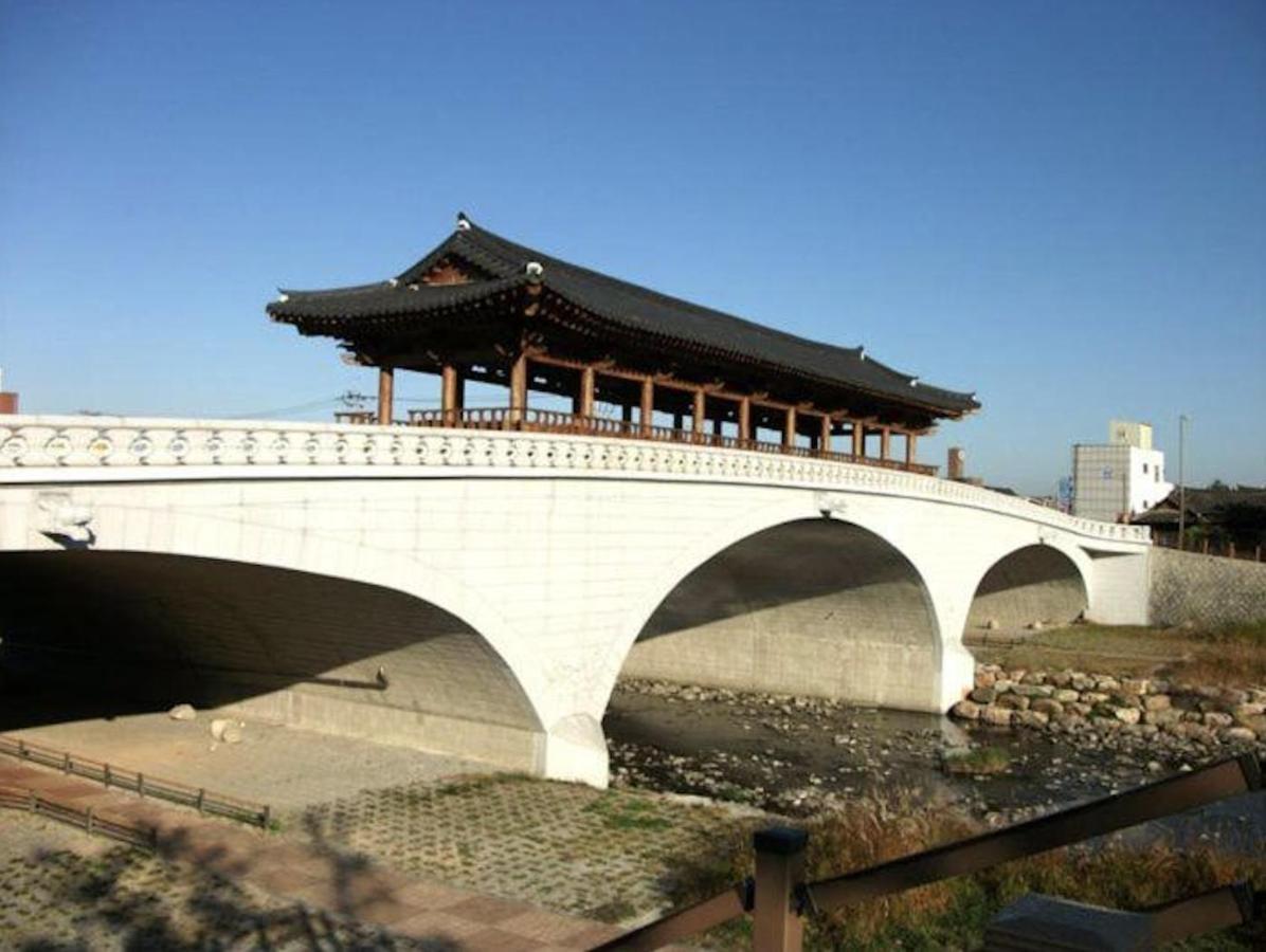 Buyongheon Hotel Jeonju Buitenkant foto